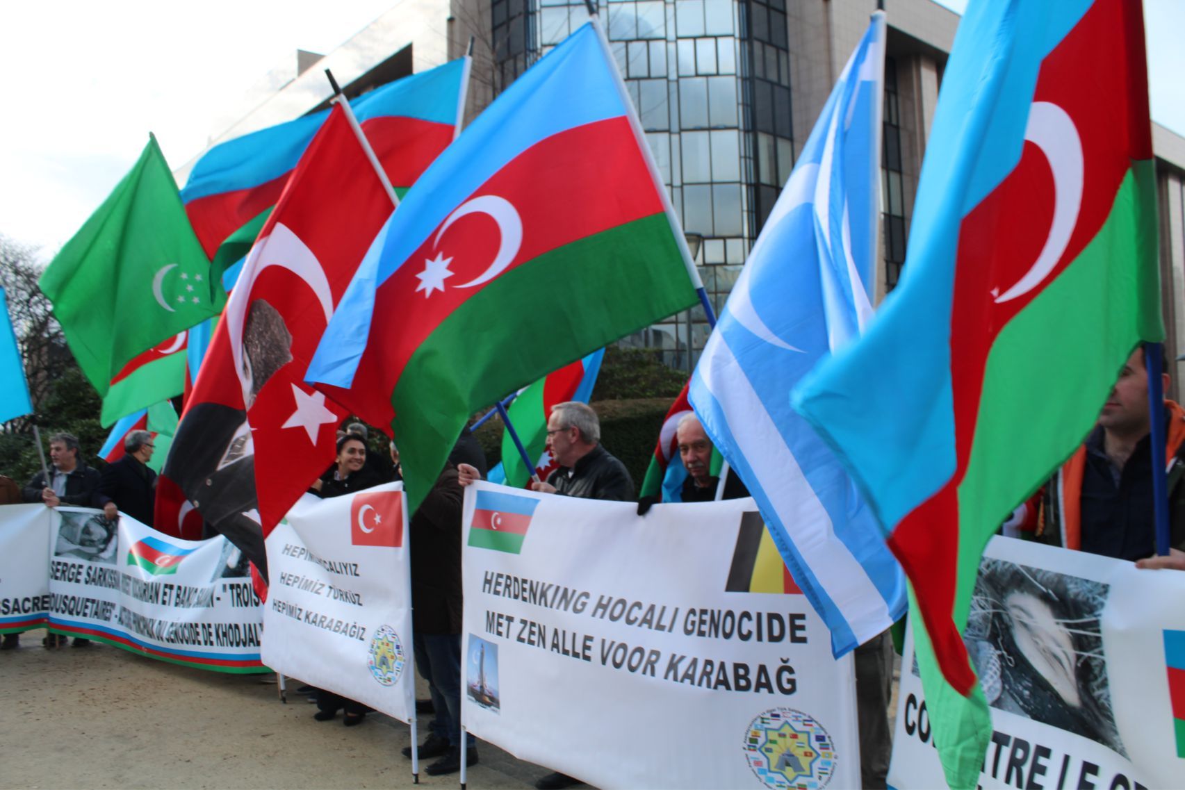 AB’NİN KALBİNDE “HOCALI ŞEHİTLERİ’Nİ ANDILARâ€
