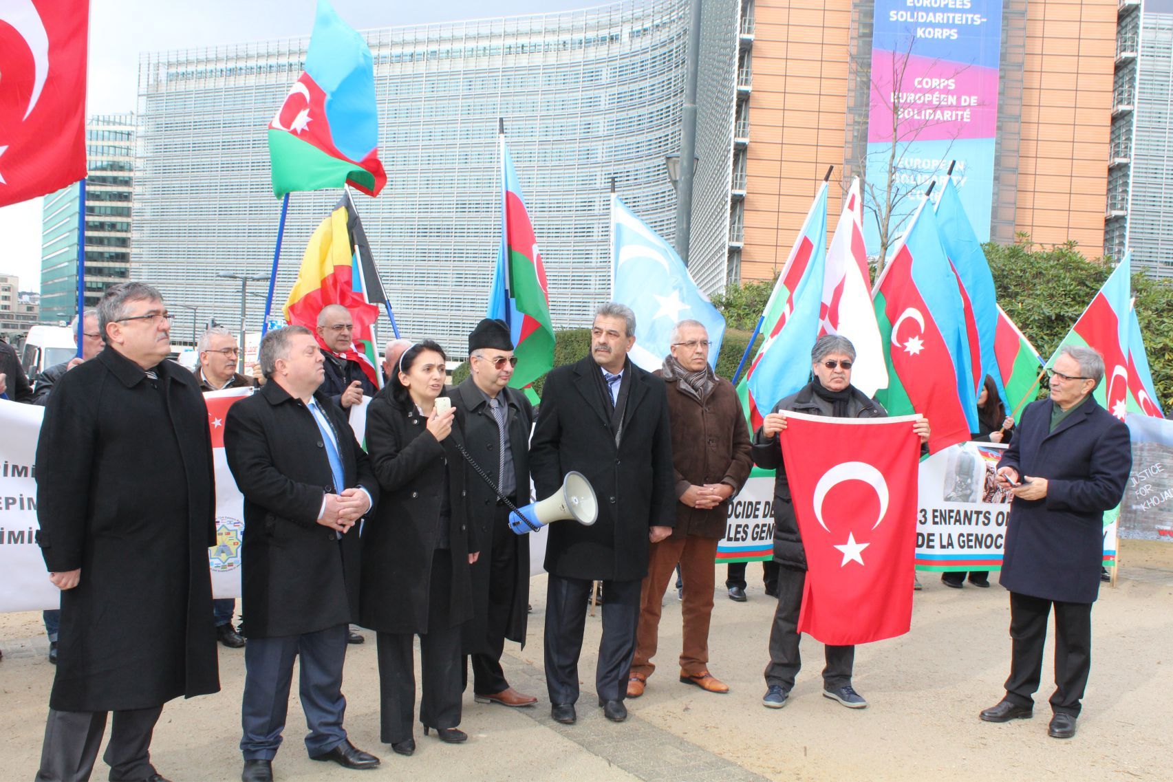 AB’NİN KALBİNDE “HOCALI ŞEHİTLERİ’Nİ ANDILARâ€