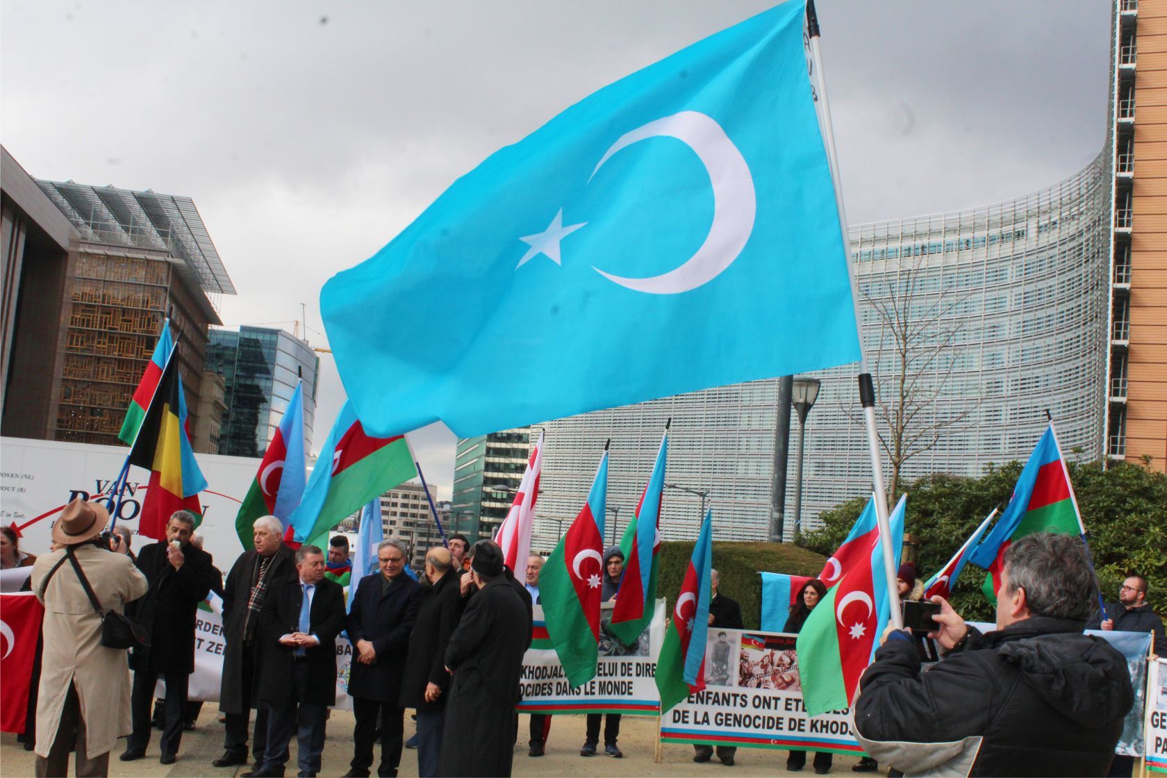 AB’NİN KALBİNDE “HOCALI ŞEHİTLERİ’Nİ ANDILARâ€