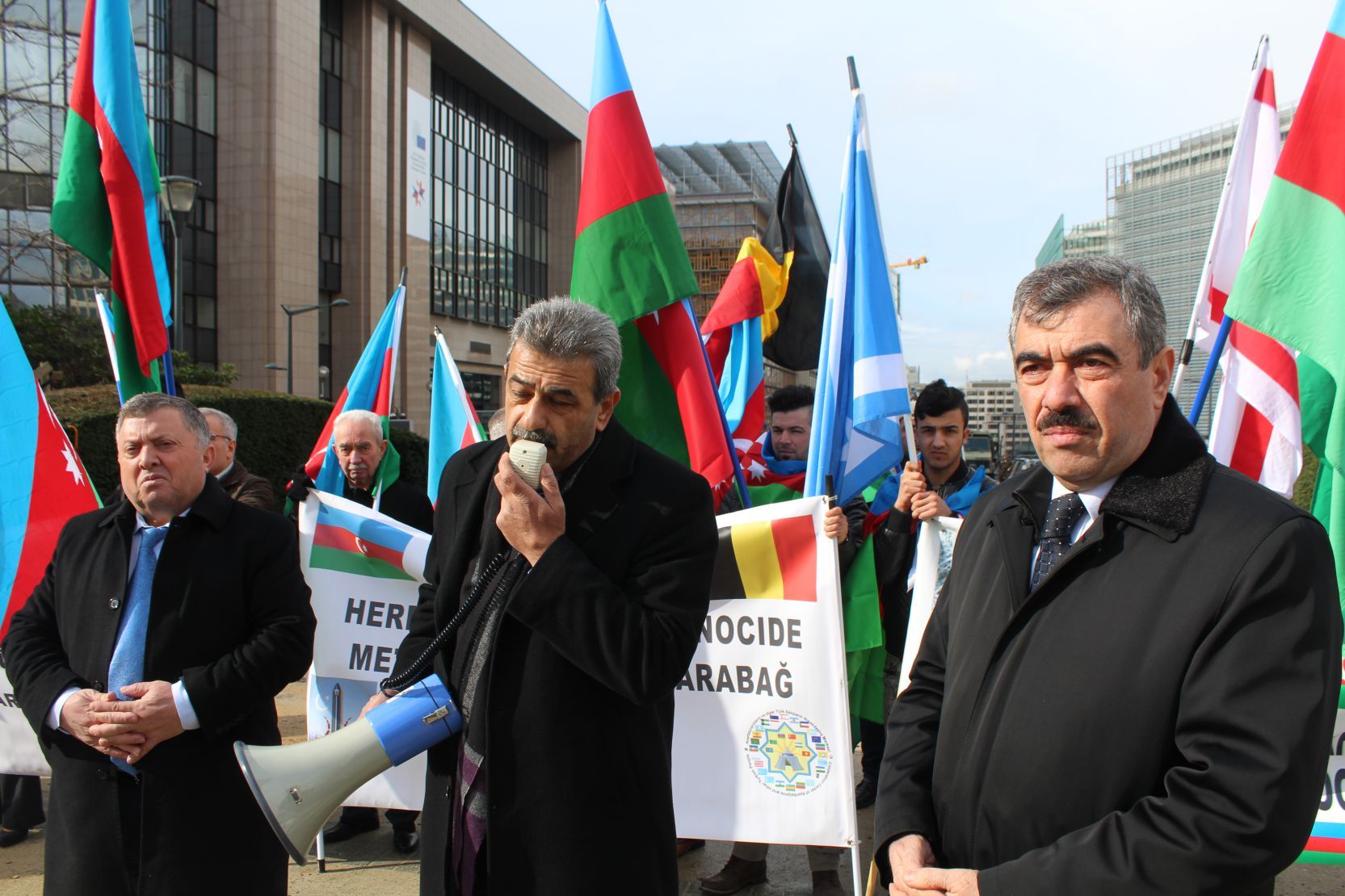 AB’NİN KALBİNDE “HOCALI ŞEHİTLERİ’Nİ ANDILARâ€