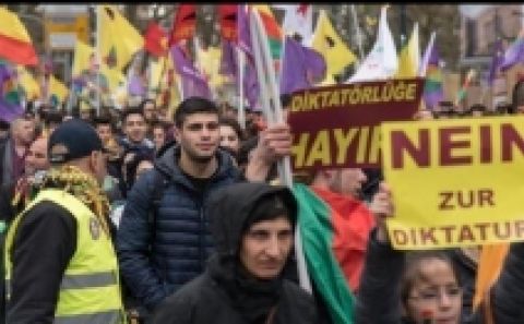 ALMANYA'DAN ÇİFTE STANDART! BAKANLARA YOK, PKK'YA VAR...