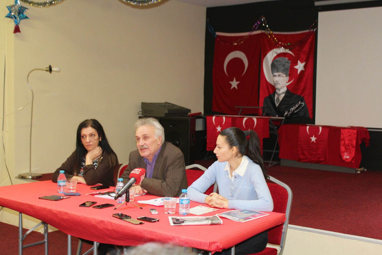 CHP Belçika Birliği, 'Neden Hayır' diyeceklerini Türkçe Yayın Yapan Basın mensuplarıyla paylaştı