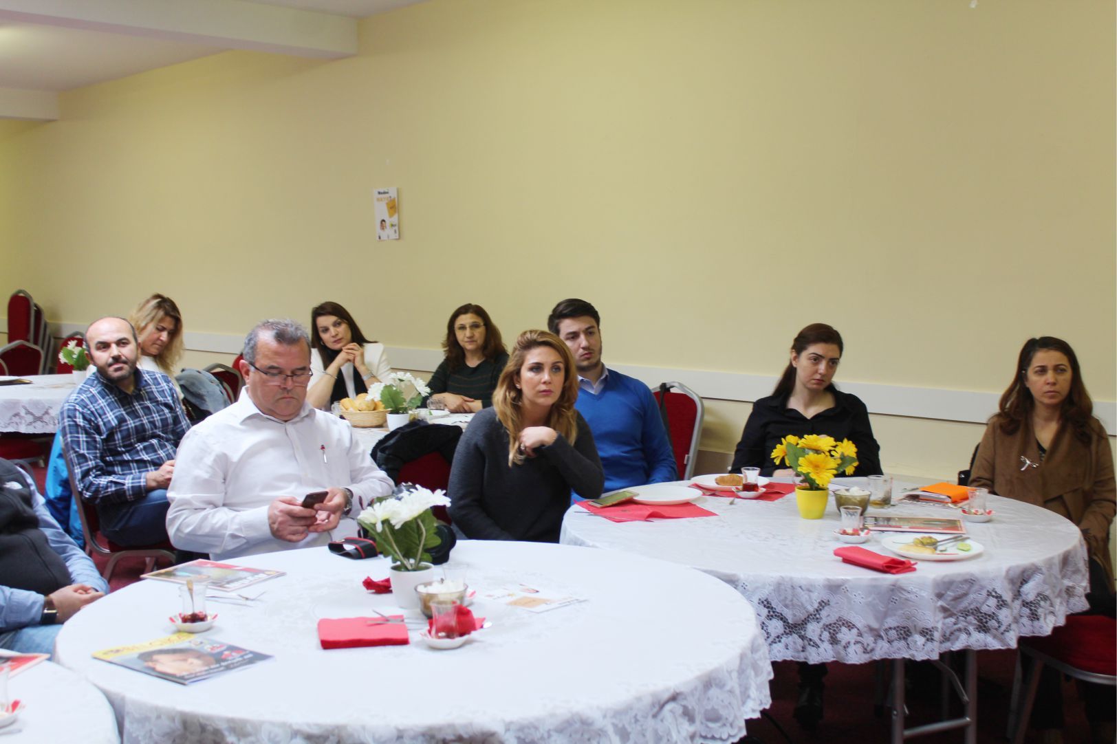 CHP Belçika Birliği, 'Neden Hayır' diyeceklerini Türkçe Yayın Yapan Basın mensuplarıyla paylaştı