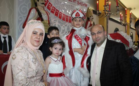 CAN AİLESİNİ EVLADI İZZET CAN'IN SÜNNET TÖRENİNDE BÜYÜK COŞKU VARDI....