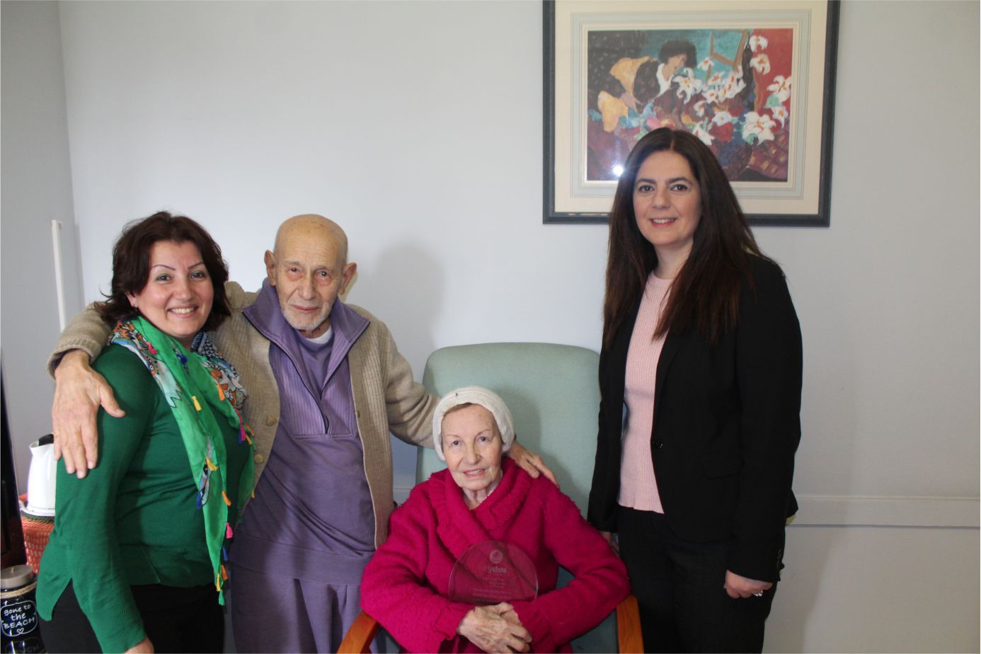 DUAYEN GAZETECİ VE SANAT EĞİTMENİ LEYLA TEKER'E PLAKETİNİ TAKDİM ETTİK...