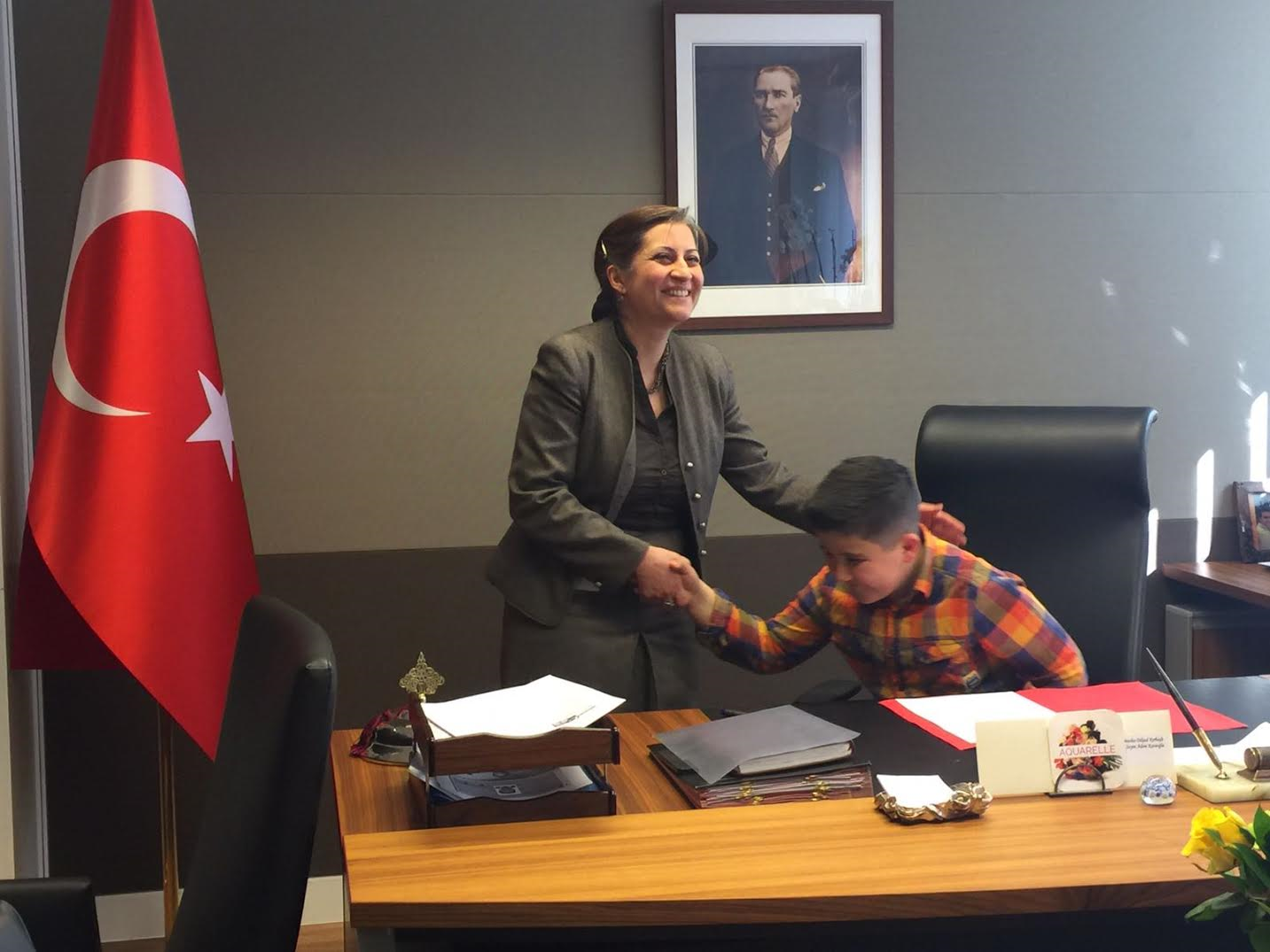BRÜKSEL BAŞKONSOLOSU DİLŞAD KIRBAŞLI KARAOĞLU MİNİKLERİ BAYRAMLARINDA KABUL ETTİ