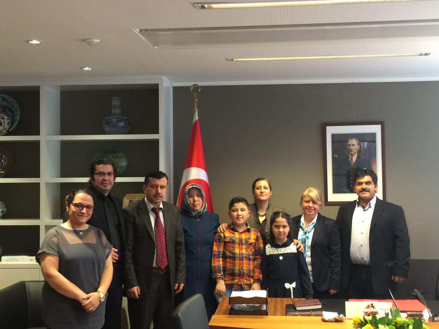 BRÜKSEL BAŞKONSOLOSU DİLŞAD KIRBAŞLI KARAOĞLU MİNİKLERİ BAYRAMLARINDA KABUL ETTİ