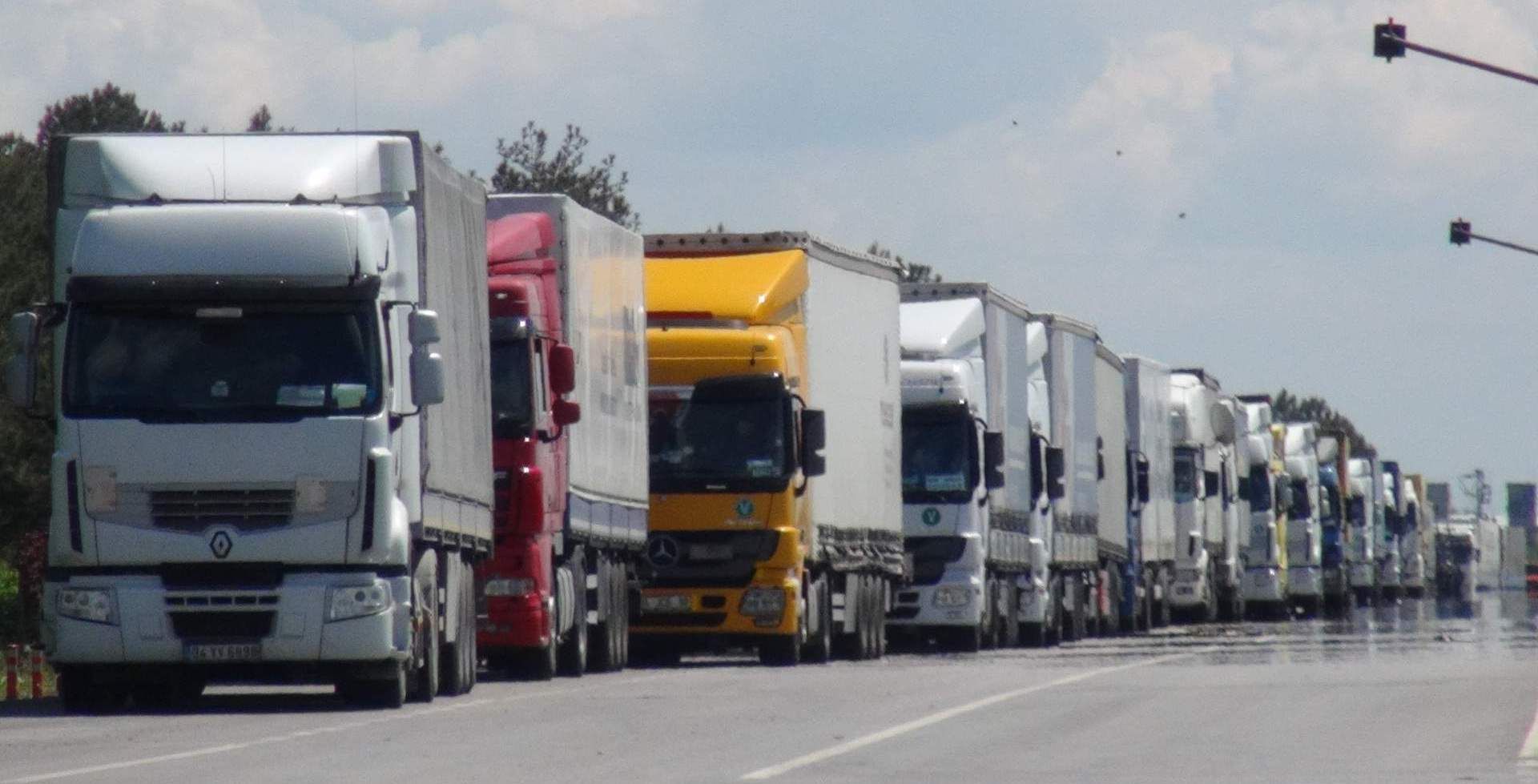 Kapıkule'de 20 Kilometre Tır Kuyruğu 