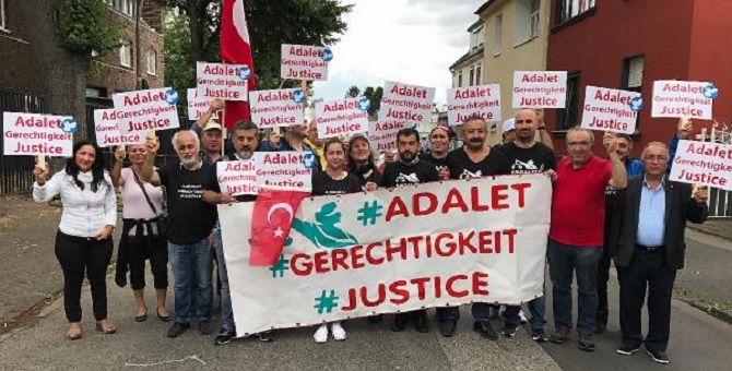 CHP'liler Avrupa'da da 'Adalet Yürüyüşü' başlattı