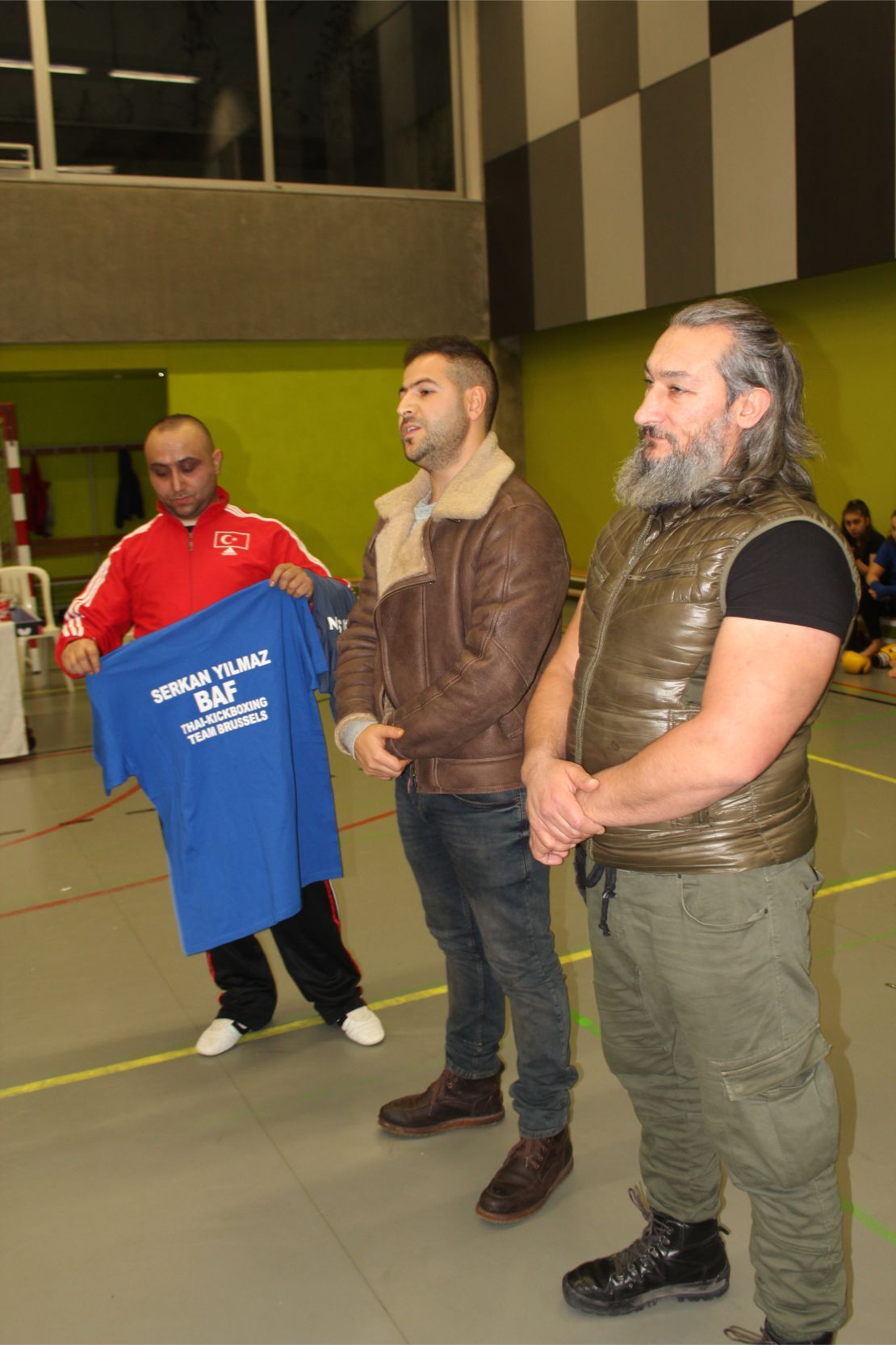DÜNYA ŞAMPİYONU SERKAN YILMAZ BAF’DA KARATE YAPAN SPORCULARLA GÖSTERİLER YAPTI