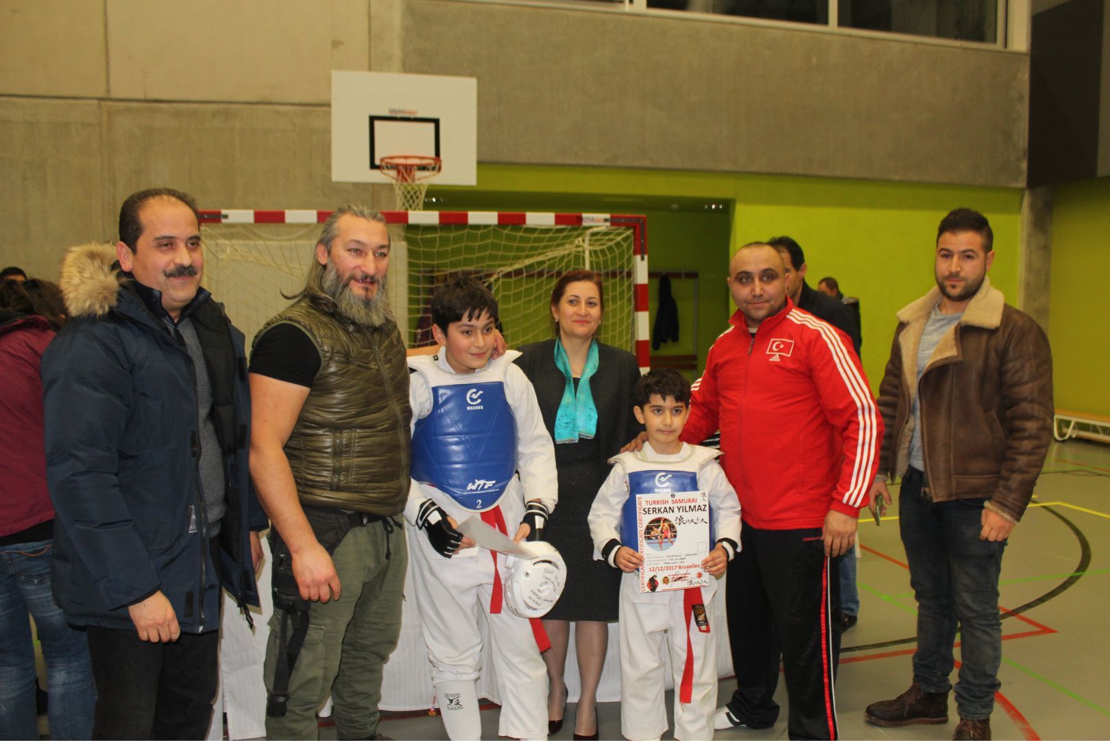 DÜNYA ŞAMPİYONU SERKAN YILMAZ BAF’DA KARATE YAPAN SPORCULARLA GÖSTERİLER YAPTI