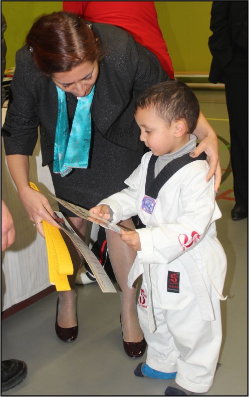 DÜNYA ŞAMPİYONU SERKAN YILMAZ BAF’DA KARATE YAPAN SPORCULARLA GÖSTERİLER YAPTI