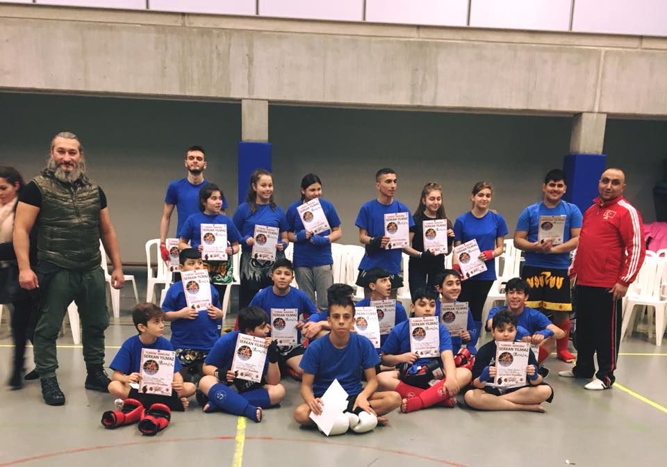 DÜNYA ŞAMPİYONU SERKAN YILMAZ BAF’DA KARATE YAPAN SPORCULARLA GÖSTERİLER YAPTI