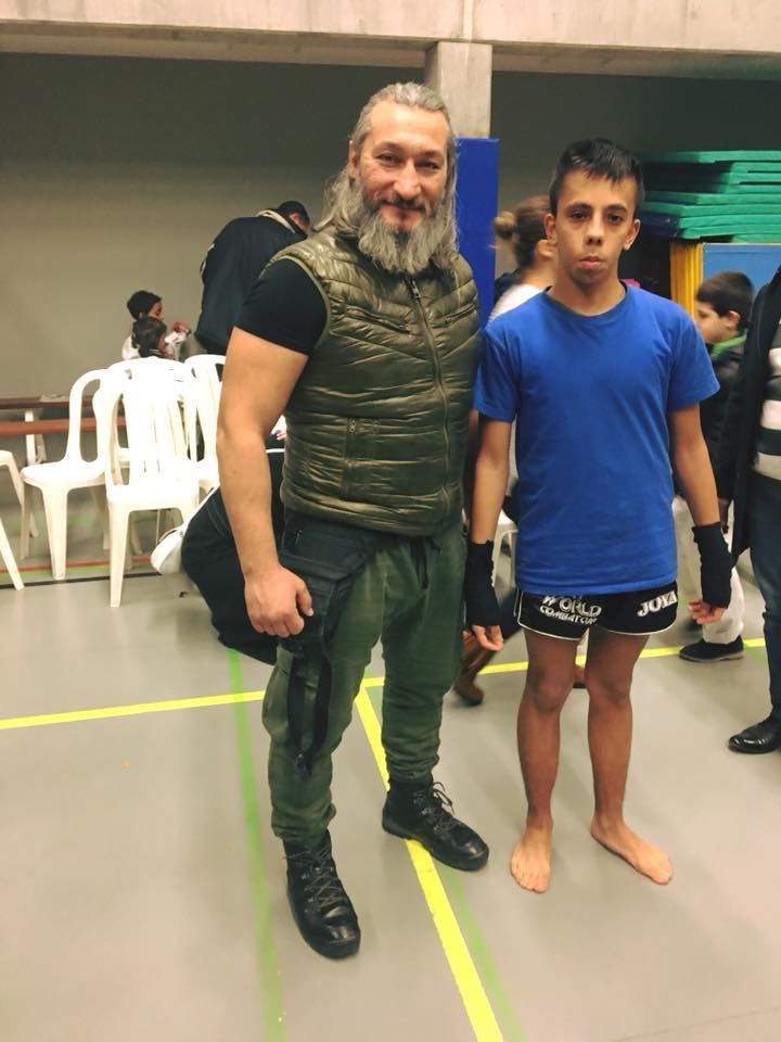 DÜNYA ŞAMPİYONU SERKAN YILMAZ BAF’DA KARATE YAPAN SPORCULARLA GÖSTERİLER YAPTI