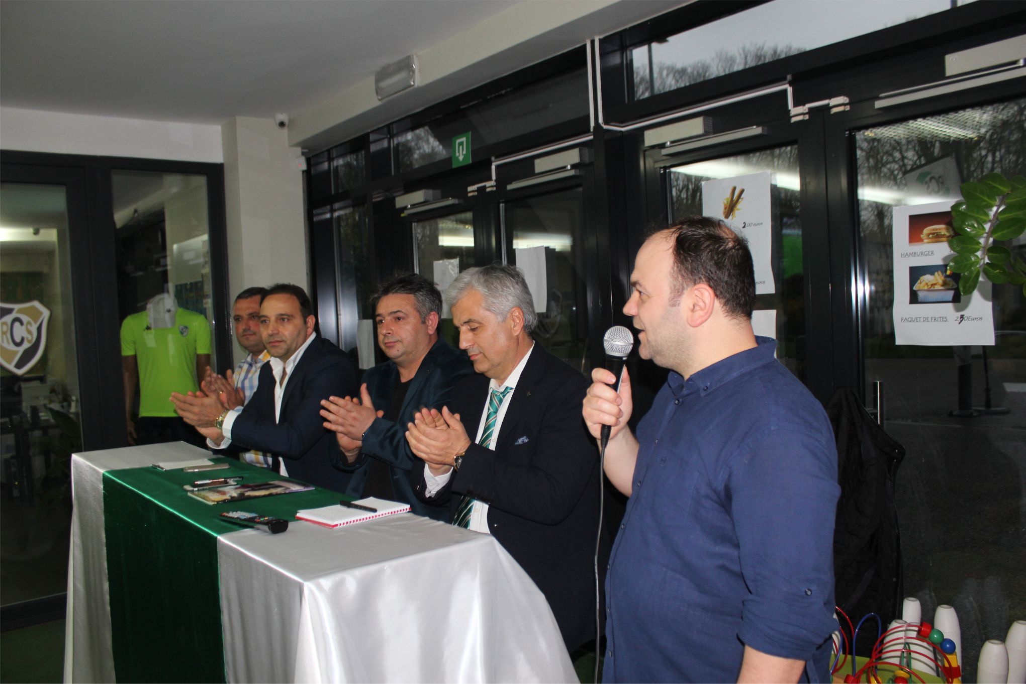 BRÜKSEL’DE DÜZENLENEN «FUTBOLA BAKIŞ AÇIMIZ» ADLI PANELDE ÖNEMLİ MESAJLAR VERİLDİ