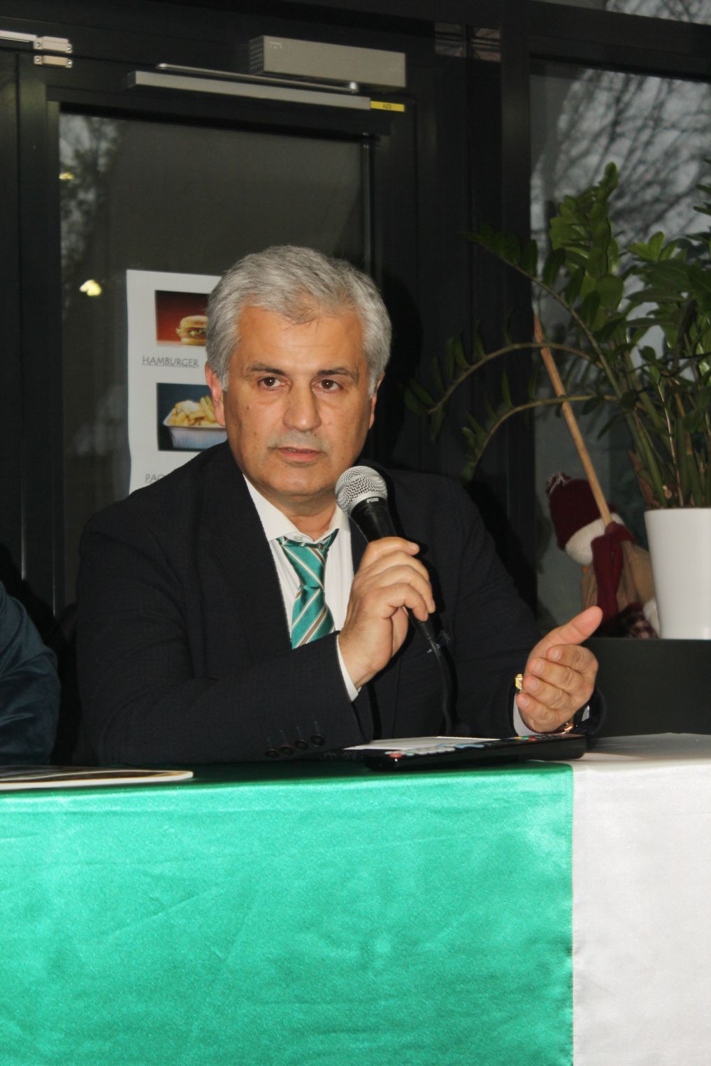 BRÜKSEL’DE DÜZENLENEN «FUTBOLA BAKIŞ AÇIMIZ» ADLI PANELDE ÖNEMLİ MESAJLAR VERİLDİ