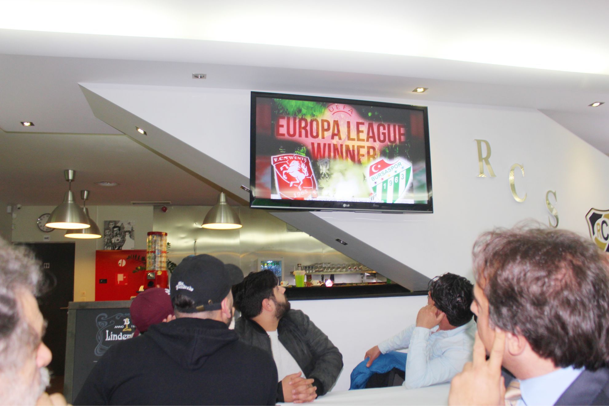 BRÜKSEL’DE DÜZENLENEN «FUTBOLA BAKIŞ AÇIMIZ» ADLI PANELDE ÖNEMLİ MESAJLAR VERİLDİ