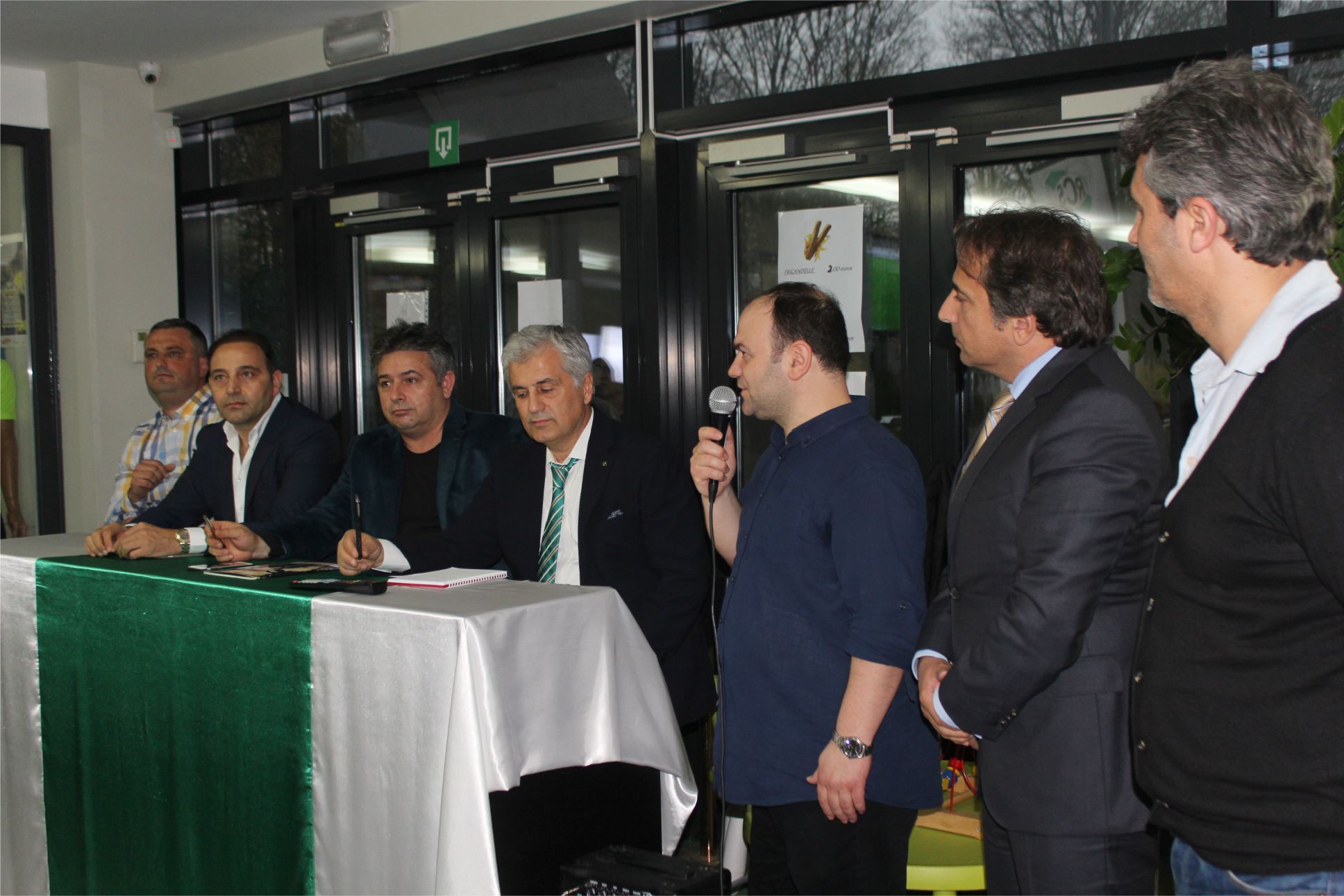 BRÜKSEL’DE DÜZENLENEN «FUTBOLA BAKIŞ AÇIMIZ» ADLI PANELDE ÖNEMLİ MESAJLAR VERİLDİ