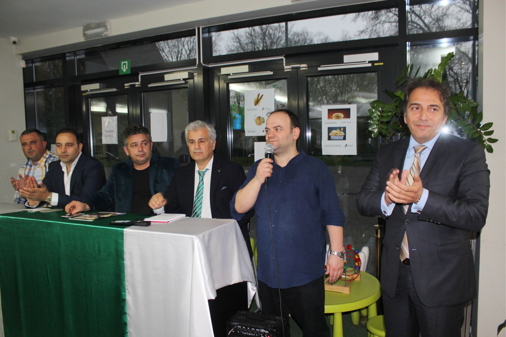 BRÜKSEL’DE DÜZENLENEN «FUTBOLA BAKIŞ AÇIMIZ» ADLI PANELDE ÖNEMLİ MESAJLAR VERİLDİ