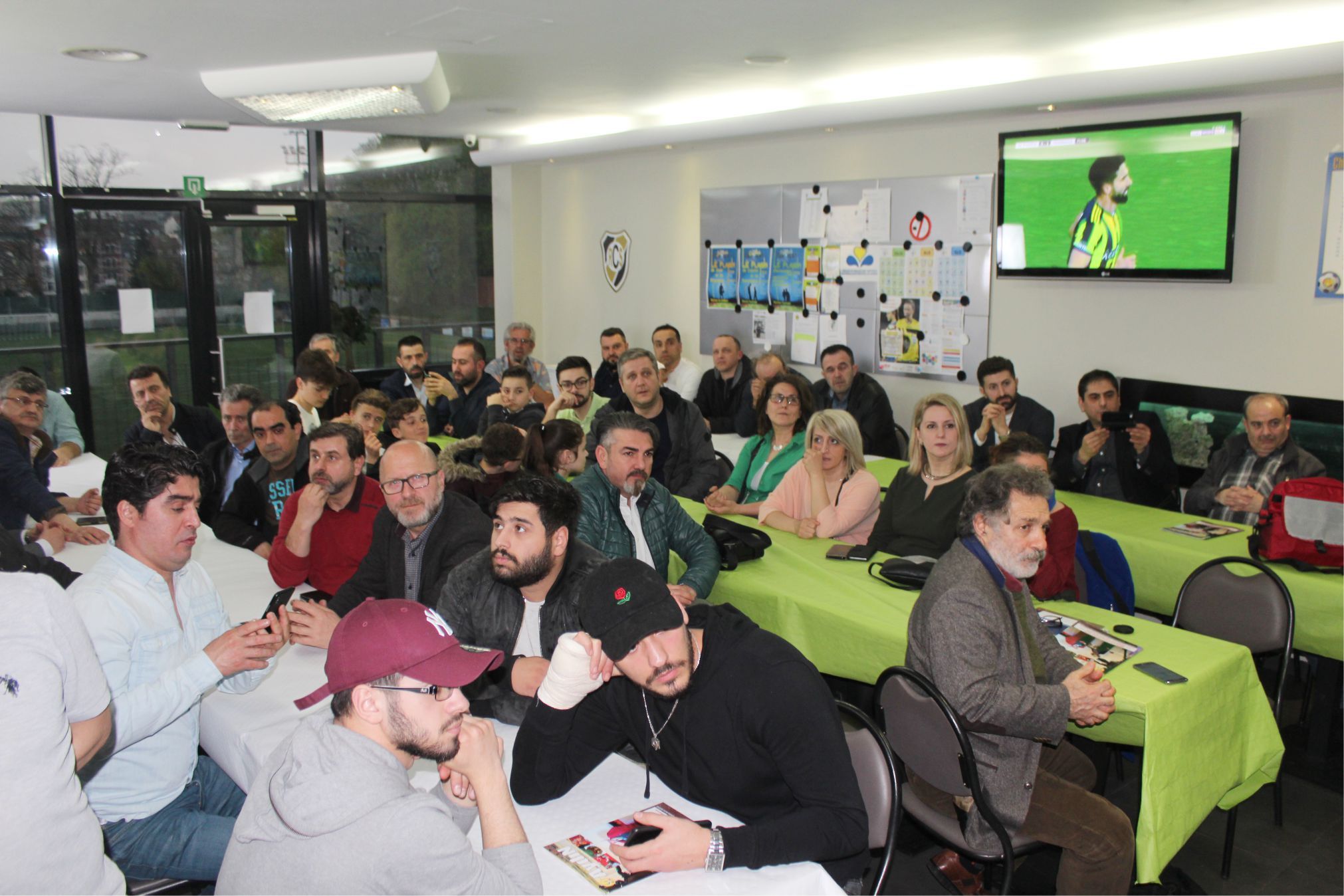 BRÜKSEL’DE DÜZENLENEN «FUTBOLA BAKIŞ AÇIMIZ» ADLI PANELDE ÖNEMLİ MESAJLAR VERİLDİ