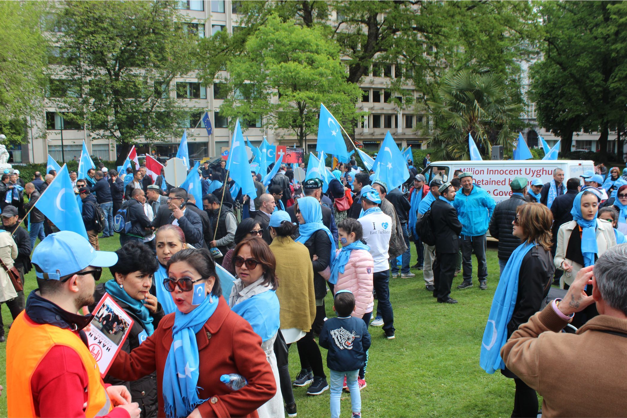 Uygurlara yönelik baskılar Brüksel'de protesto edildi