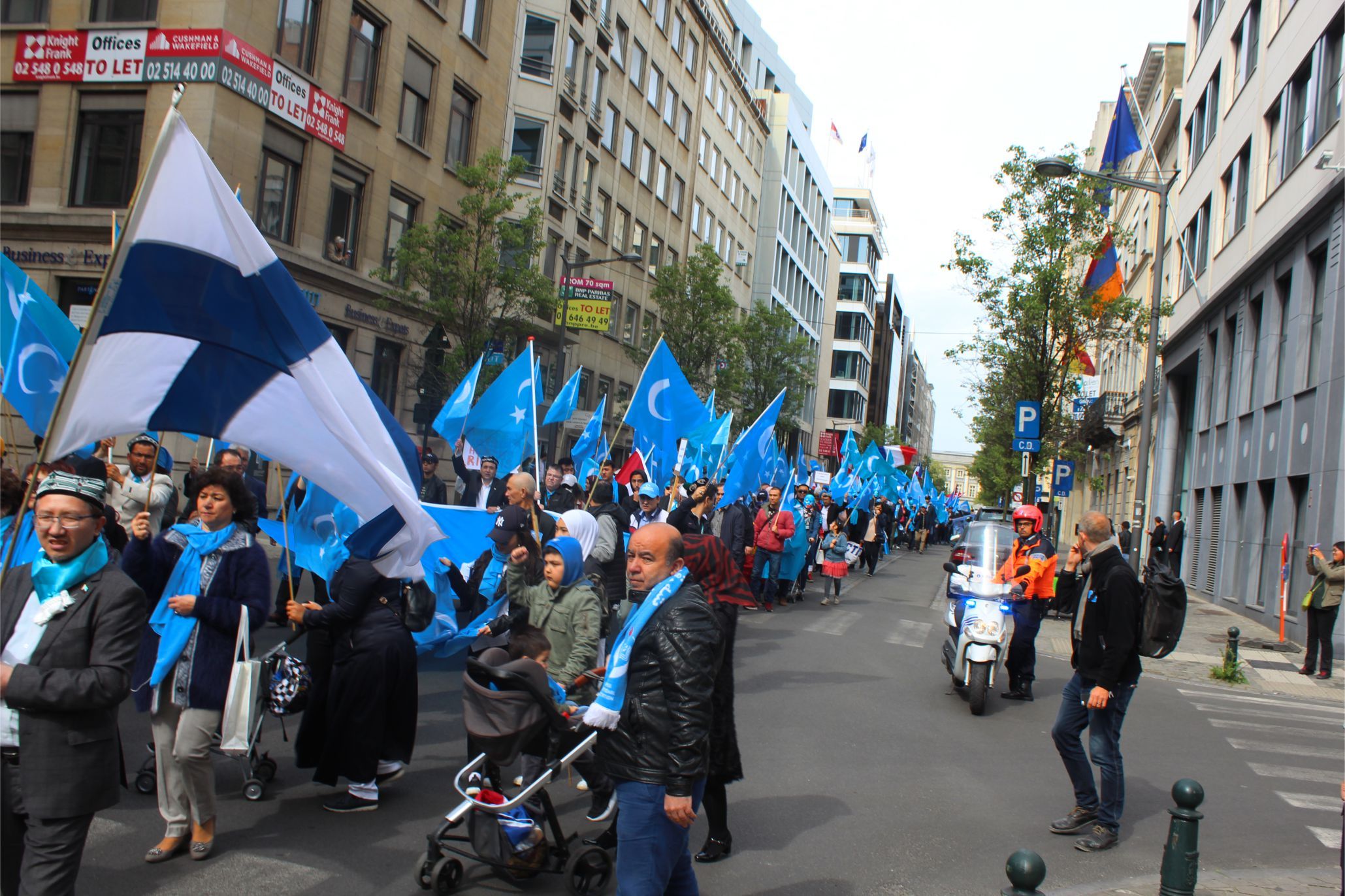 Uygurlara yönelik baskılar Brüksel'de protesto edildi