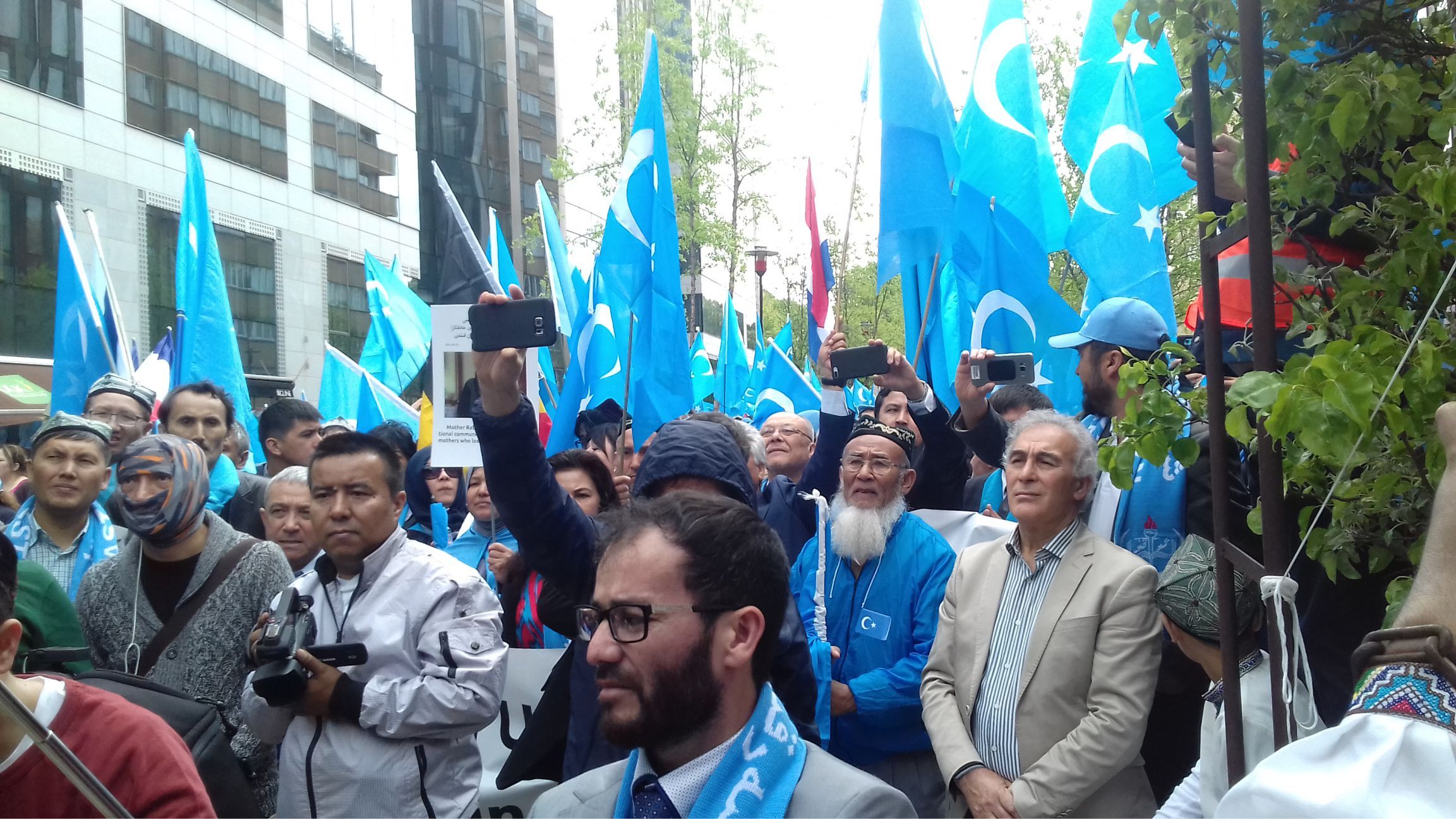 Uygurlara yönelik baskılar Brüksel'de protesto edildi