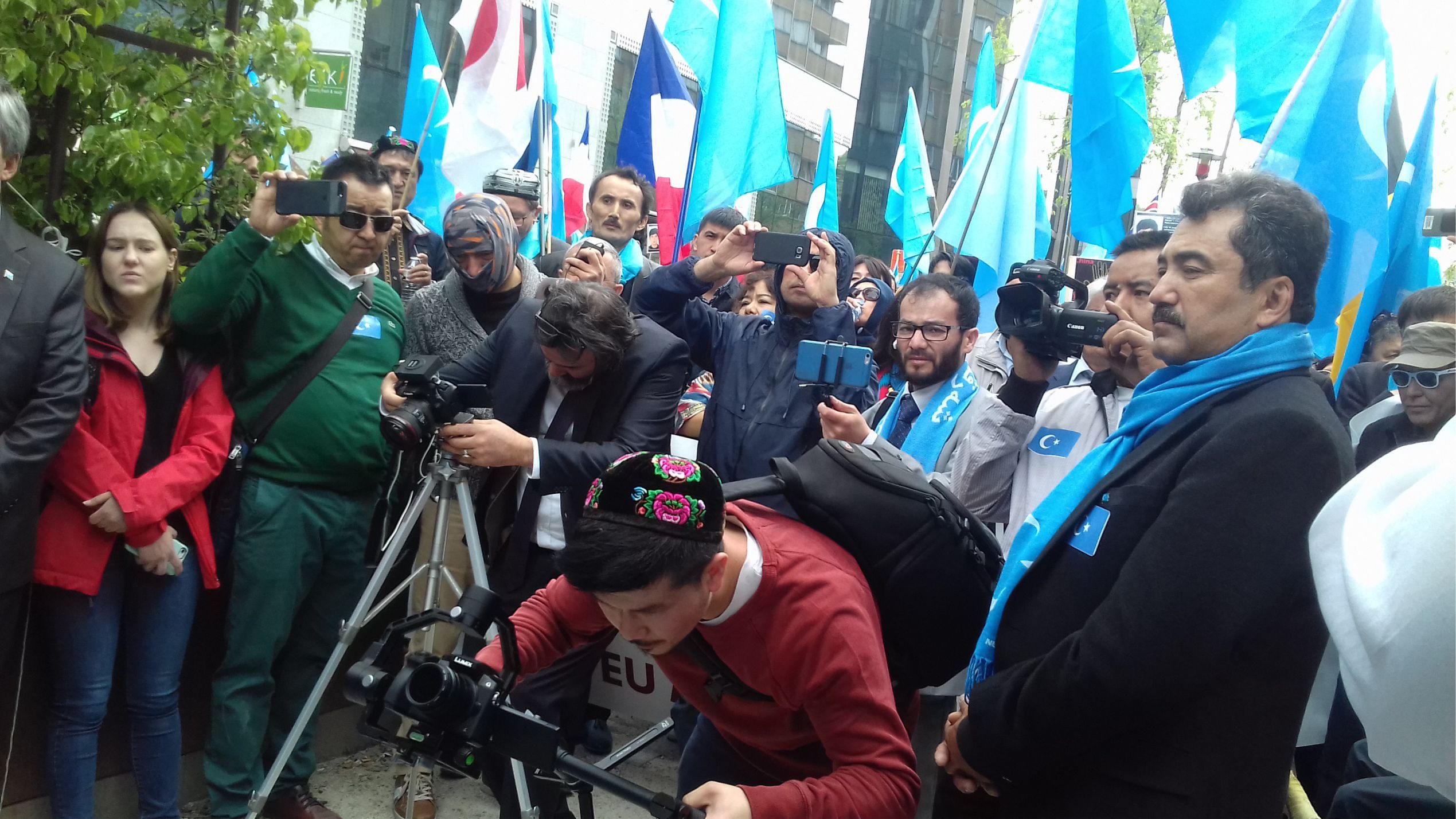 Uygurlara yönelik baskılar Brüksel'de protesto edildi