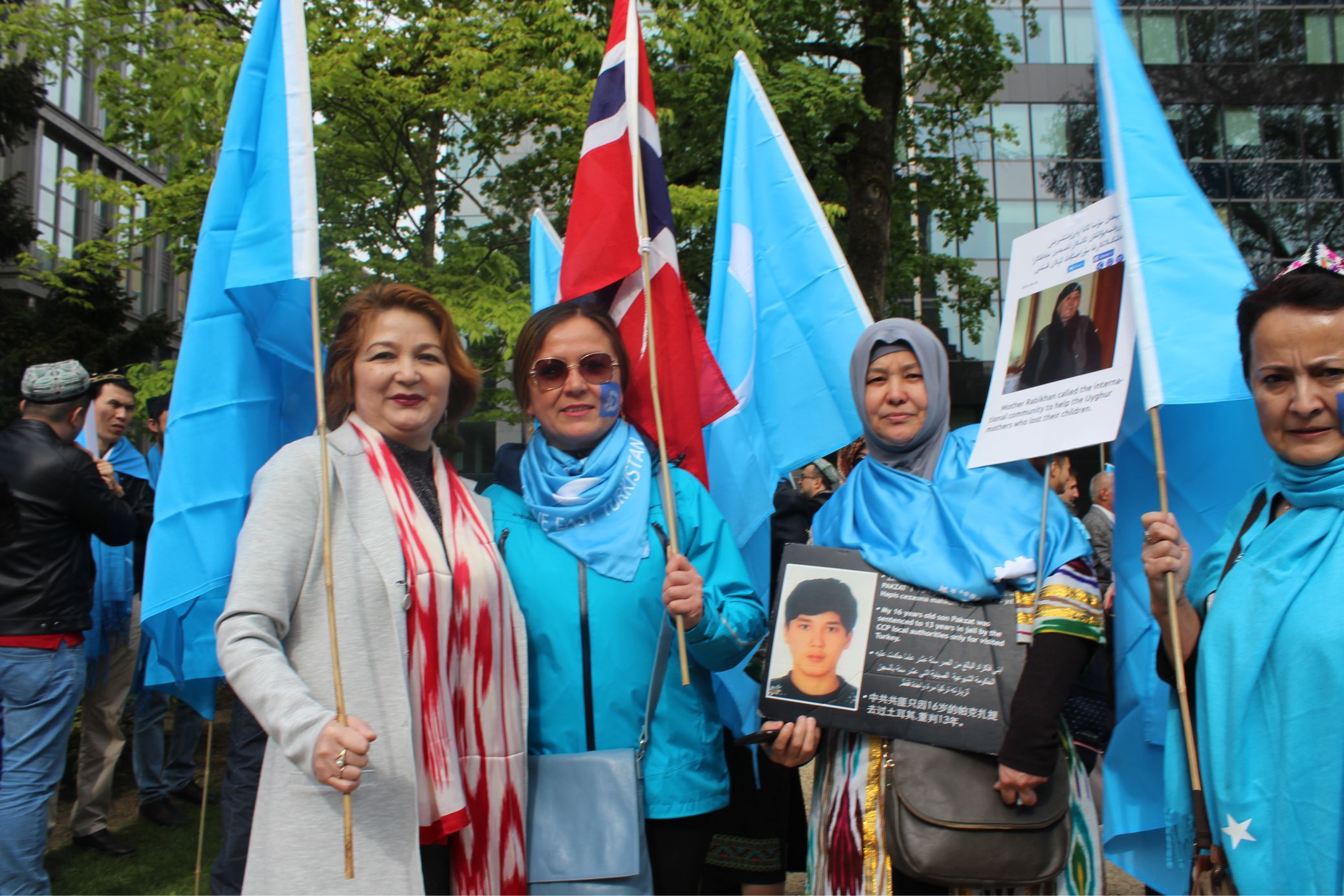 Uygurlara yönelik baskılar Brüksel'de protesto edildi