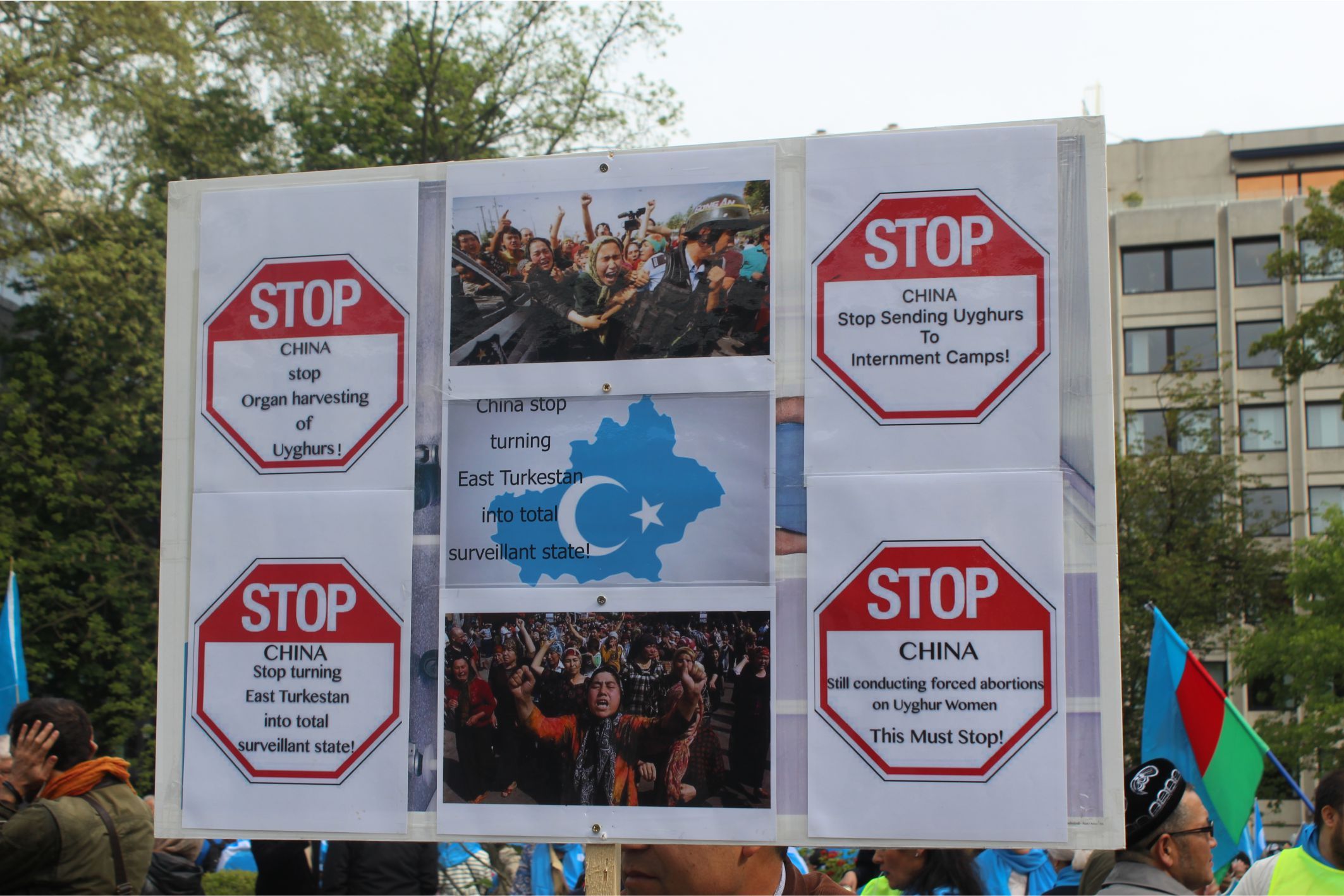 Uygurlara yönelik baskılar Brüksel'de protesto edildi