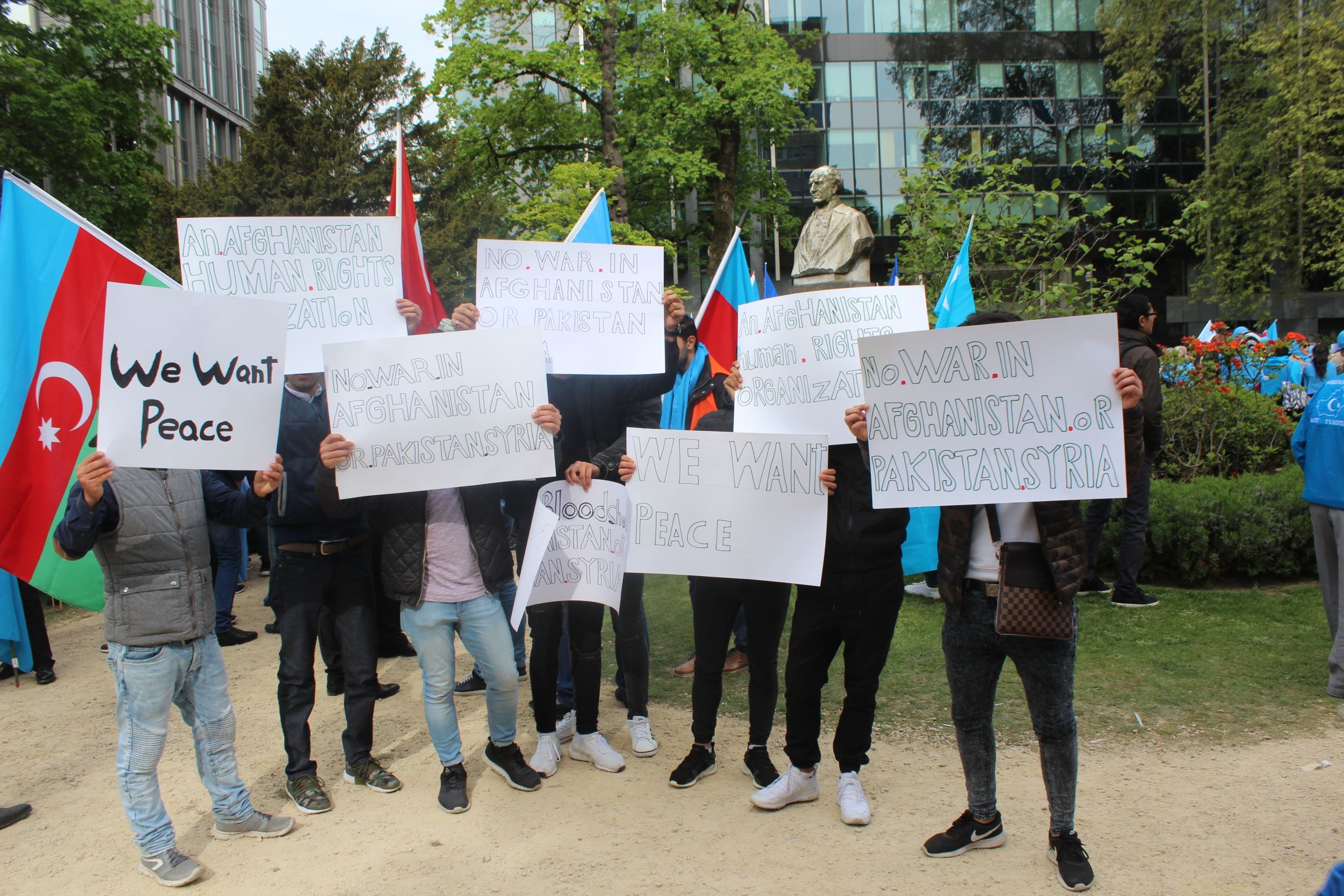 Uygurlara yönelik baskılar Brüksel'de protesto edildi