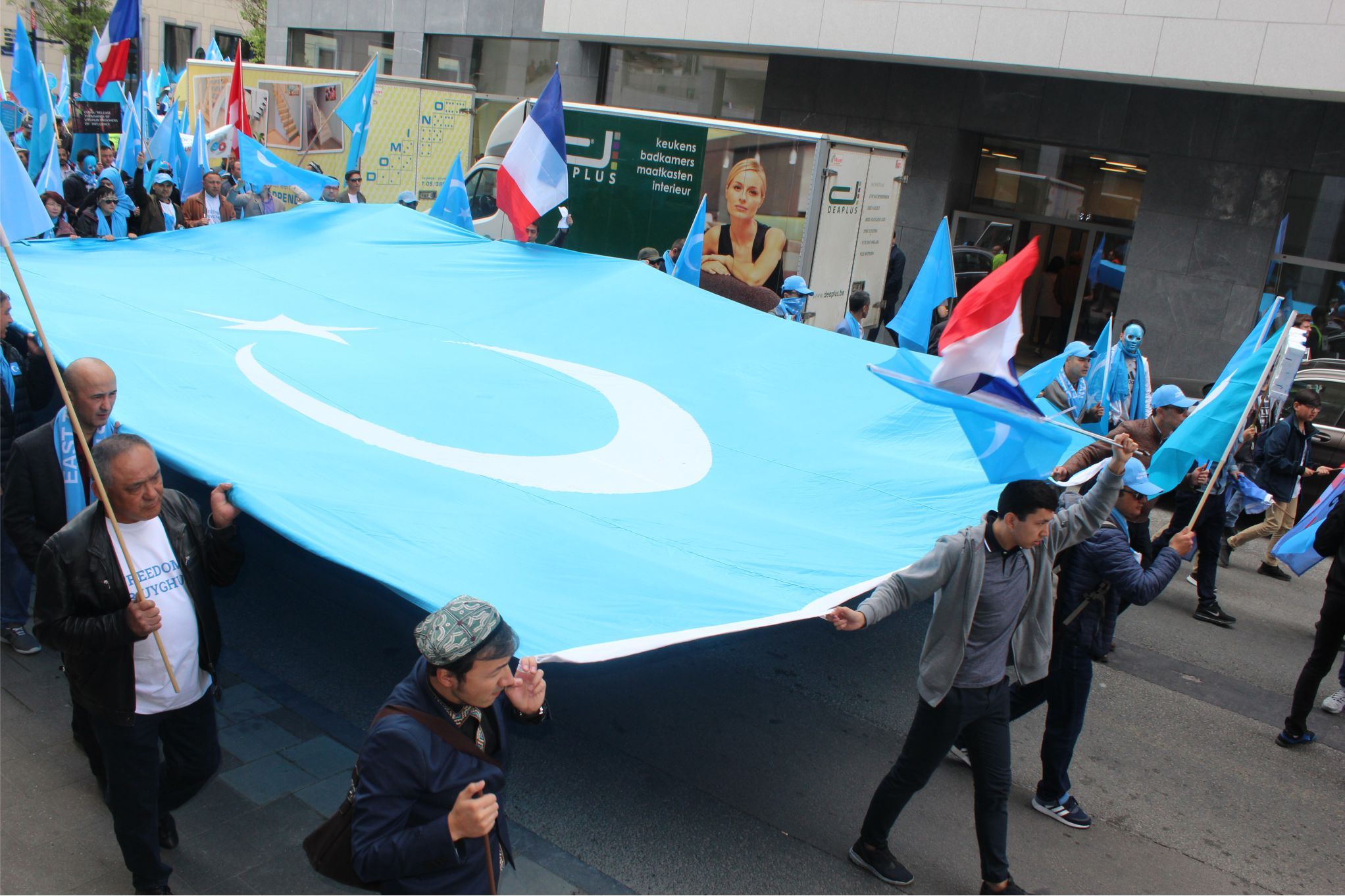 Uygurlara yönelik baskılar Brüksel'de protesto edildi