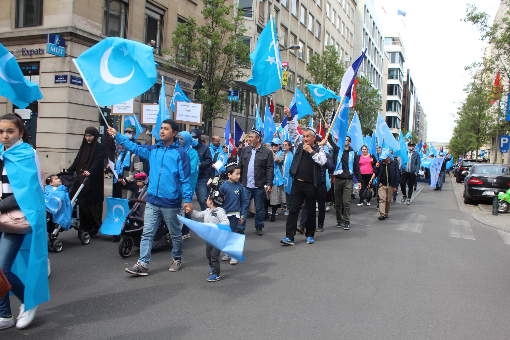Uygurlara yönelik baskılar Brüksel'de protesto edildi