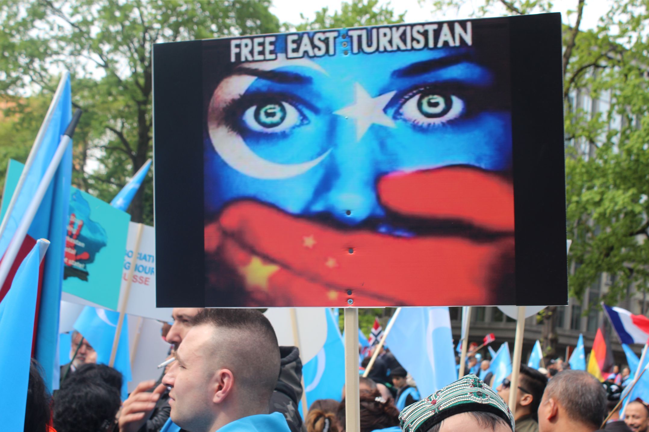 Uygurlara yönelik baskılar Brüksel'de protesto edildi