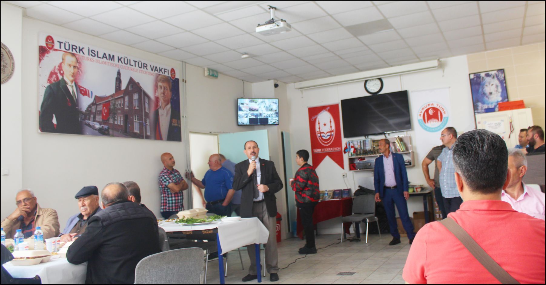 AİLESİ VE DOSTLARI DENHAAG’DA HACI SAMET GÜNDOĞDU’NUN KIRK YEMEĞİNDE BULUŞTU