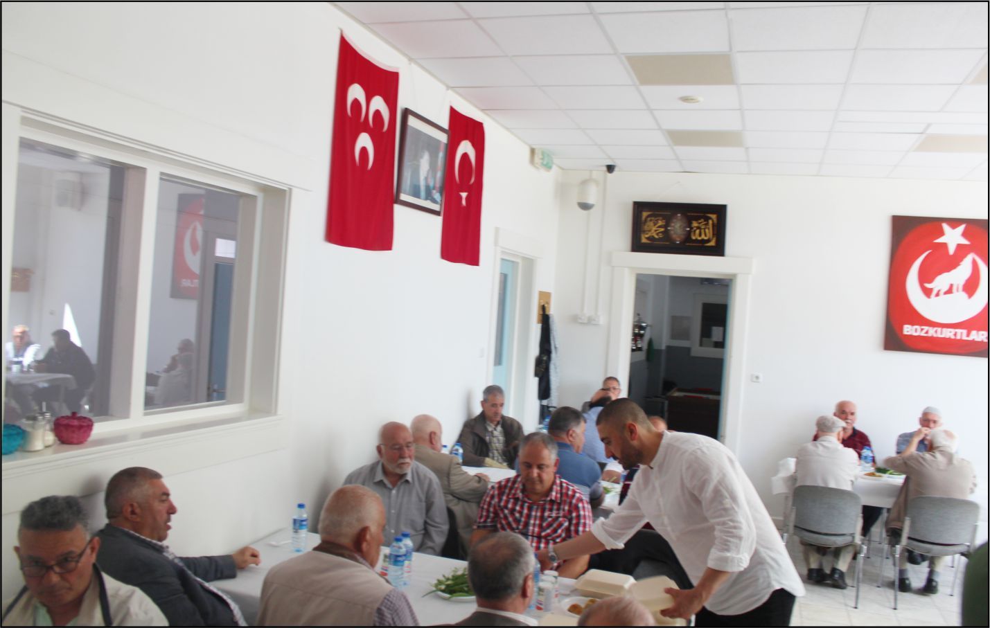 AİLESİ VE DOSTLARI DENHAAG’DA HACI SAMET GÜNDOĞDU’NUN KIRK YEMEĞİNDE BULUŞTU