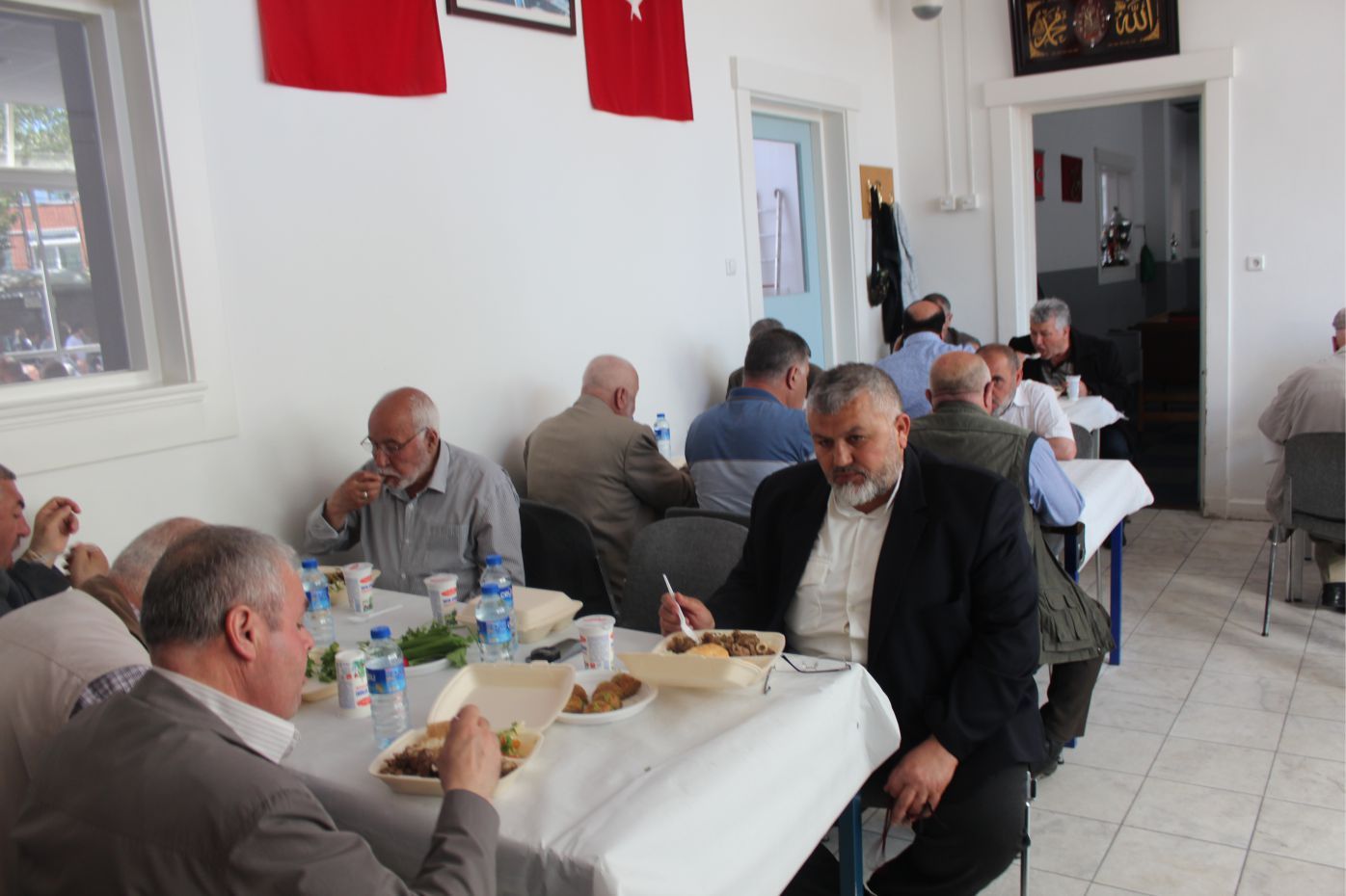 AİLESİ VE DOSTLARI DENHAAG’DA HACI SAMET GÜNDOĞDU’NUN KIRK YEMEĞİNDE BULUŞTU