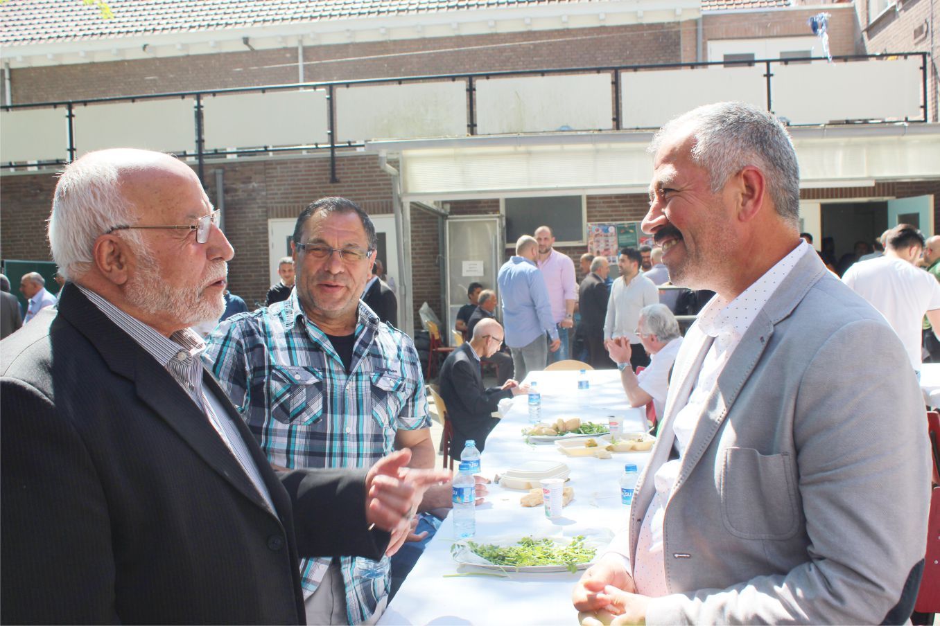 AİLESİ VE DOSTLARI DENHAAG’DA HACI SAMET GÜNDOĞDU’NUN KIRK YEMEĞİNDE BULUŞTU