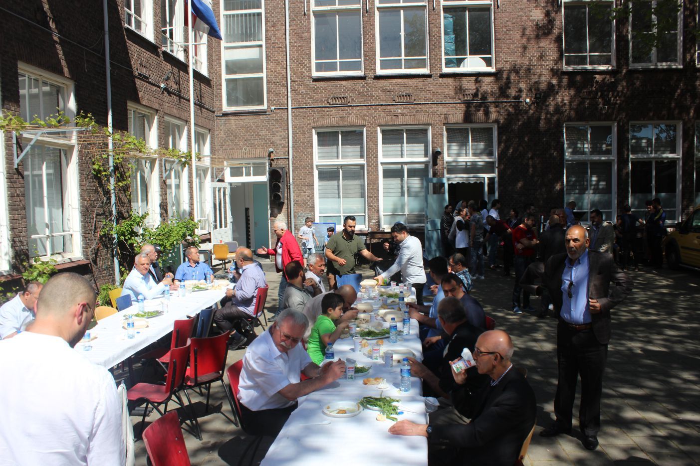 AİLESİ VE DOSTLARI DENHAAG’DA HACI SAMET GÜNDOĞDU’NUN KIRK YEMEĞİNDE BULUŞTU