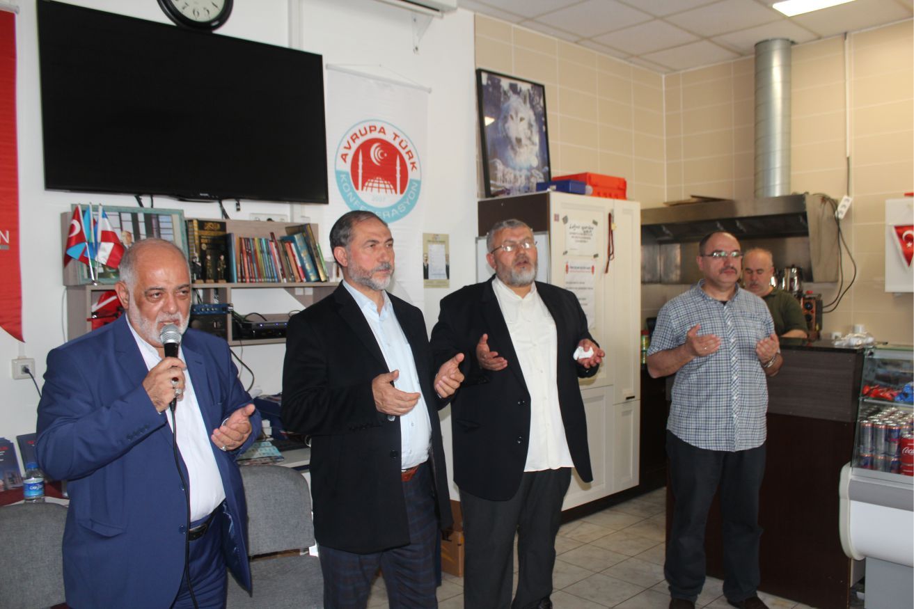 AİLESİ VE DOSTLARI DENHAAG’DA HACI SAMET GÜNDOĞDU’NUN KIRK YEMEĞİNDE BULUŞTU