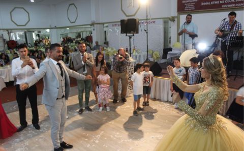 NURGÜL İLE OSMAN NİŞANLAMANIN HEYECANINI YAŞADILAR