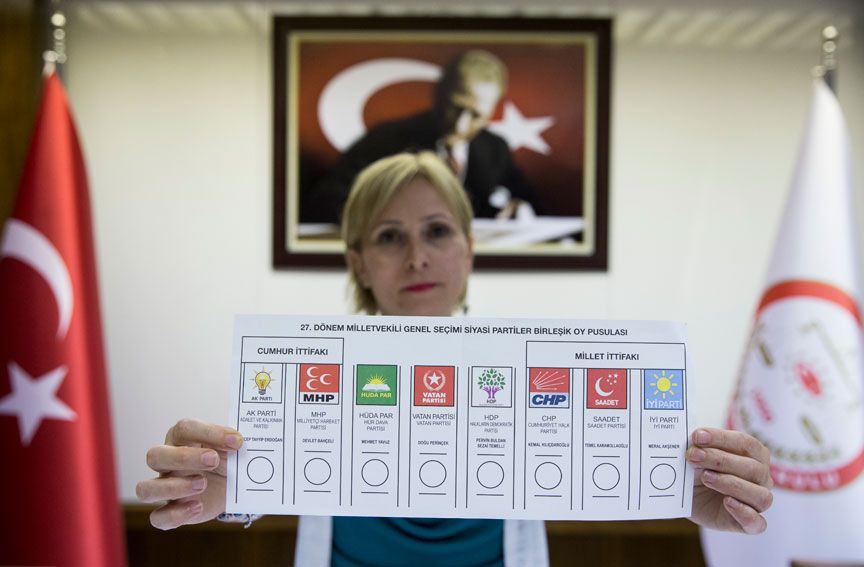 Oy pusulaları basına gösterildi