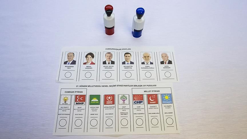 Oy pusulaları basına gösterildi