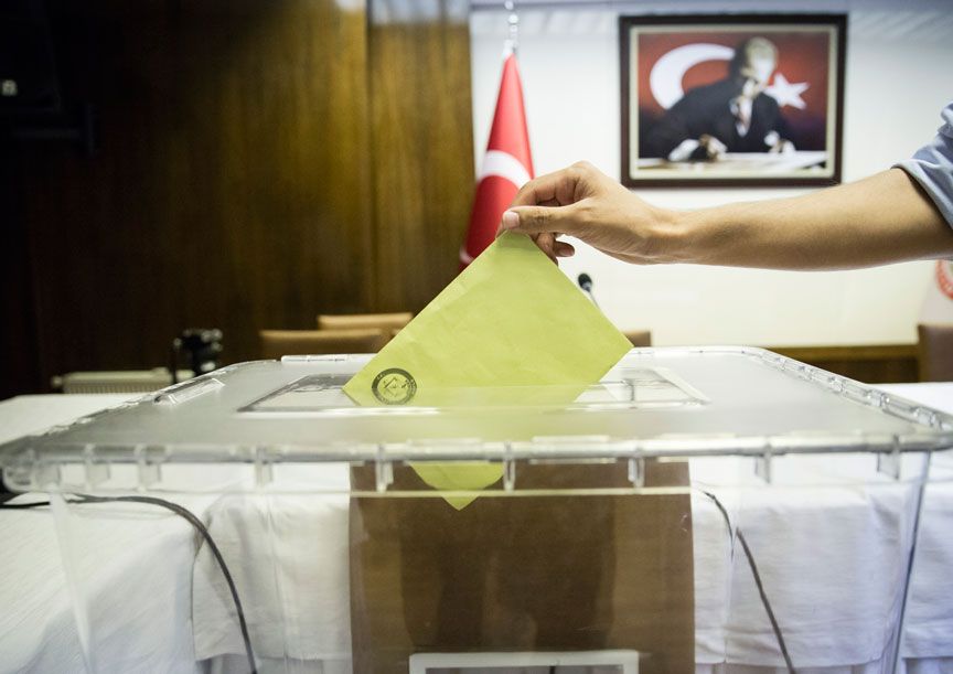 Oy pusulaları basına gösterildi