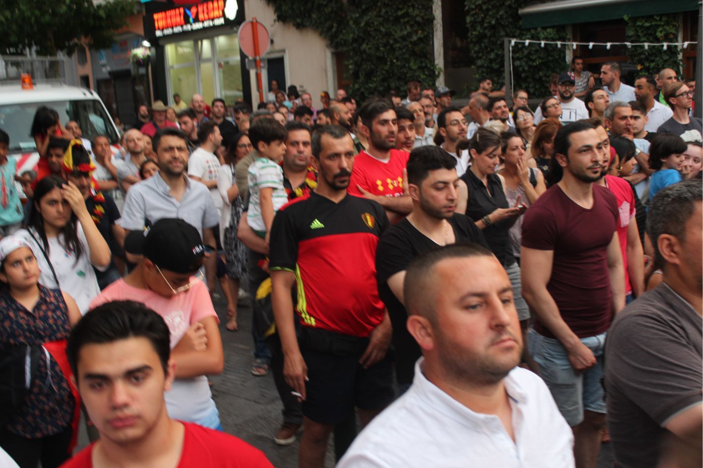 BELEDİYE BAŞKANI EMİR KIR KURDURDUĞU DEV EKRANLA