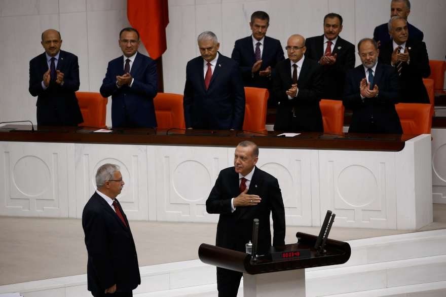 Yeni dönem yeminle başladı