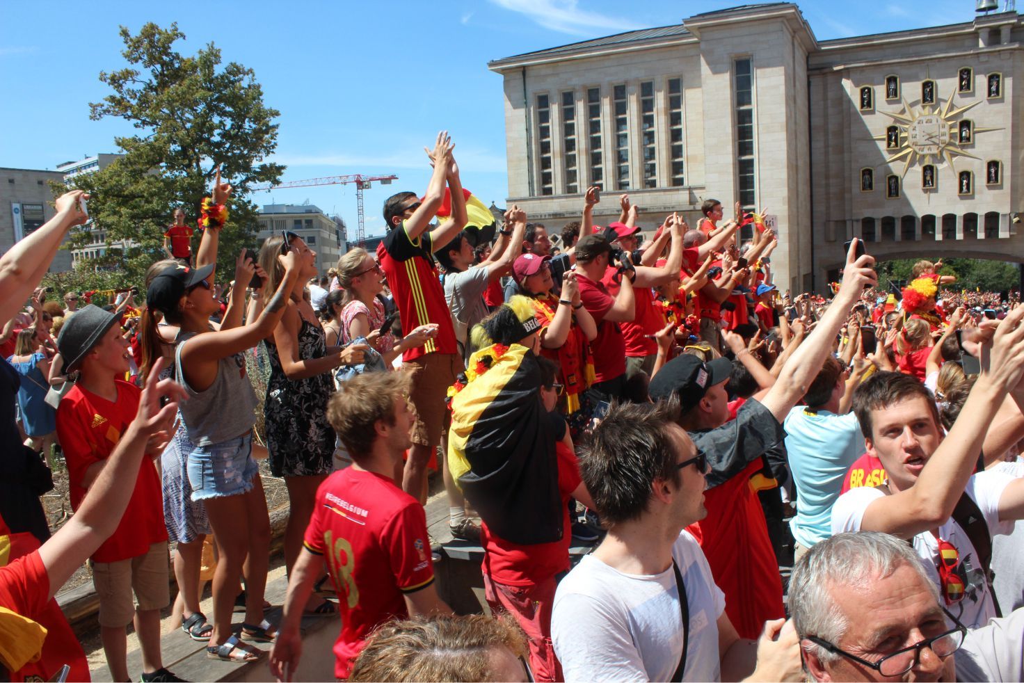 DÜNYA ÜÇÜNCÜSÜ BELÇİKA MİLLİ TAKIMI BELÇİKALI TARAFTARLARLA BULUŞMANIN SEVİNCİNİ YAŞADILAR