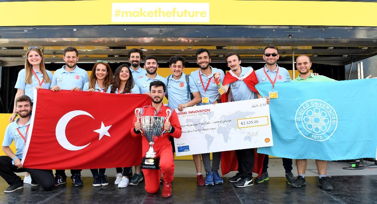 Birincilik kazanan ilk Türk takım oldular!