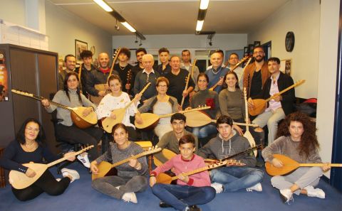 BERİNGEN MÜZİK KULÜP KURSİYERLERİ 'SAZ EĞİTİM SEZONUNU' TÜRKÜLERLE AÇTILAR.