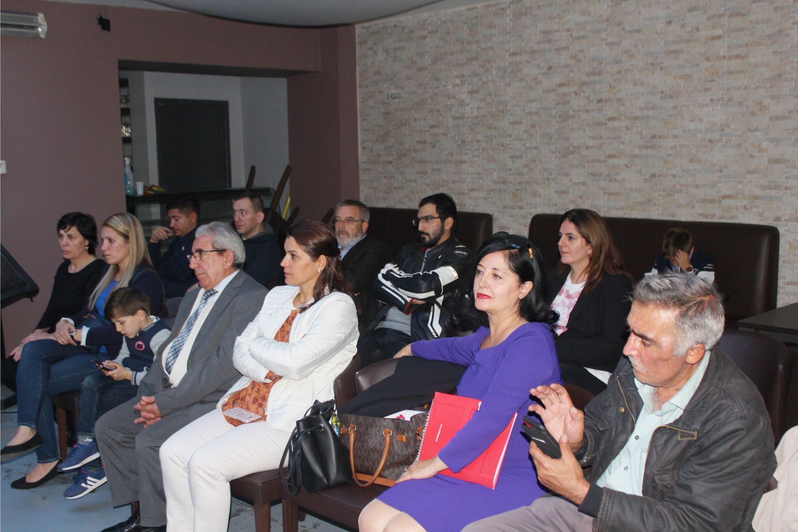 SAINT JOSSE MR LİSTE ADAYLARI VATANDAŞLARLA BULUŞARAK, ÇALIŞMALARINI ANLATTI